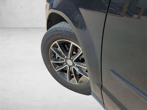Used 2016 Dodge Grand Caravan R/T FWD image 10