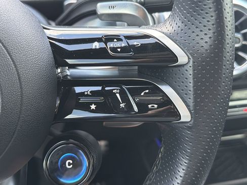 Used 2025 Mercedes-Benz GLB 35 AMG 4MATIC image 30