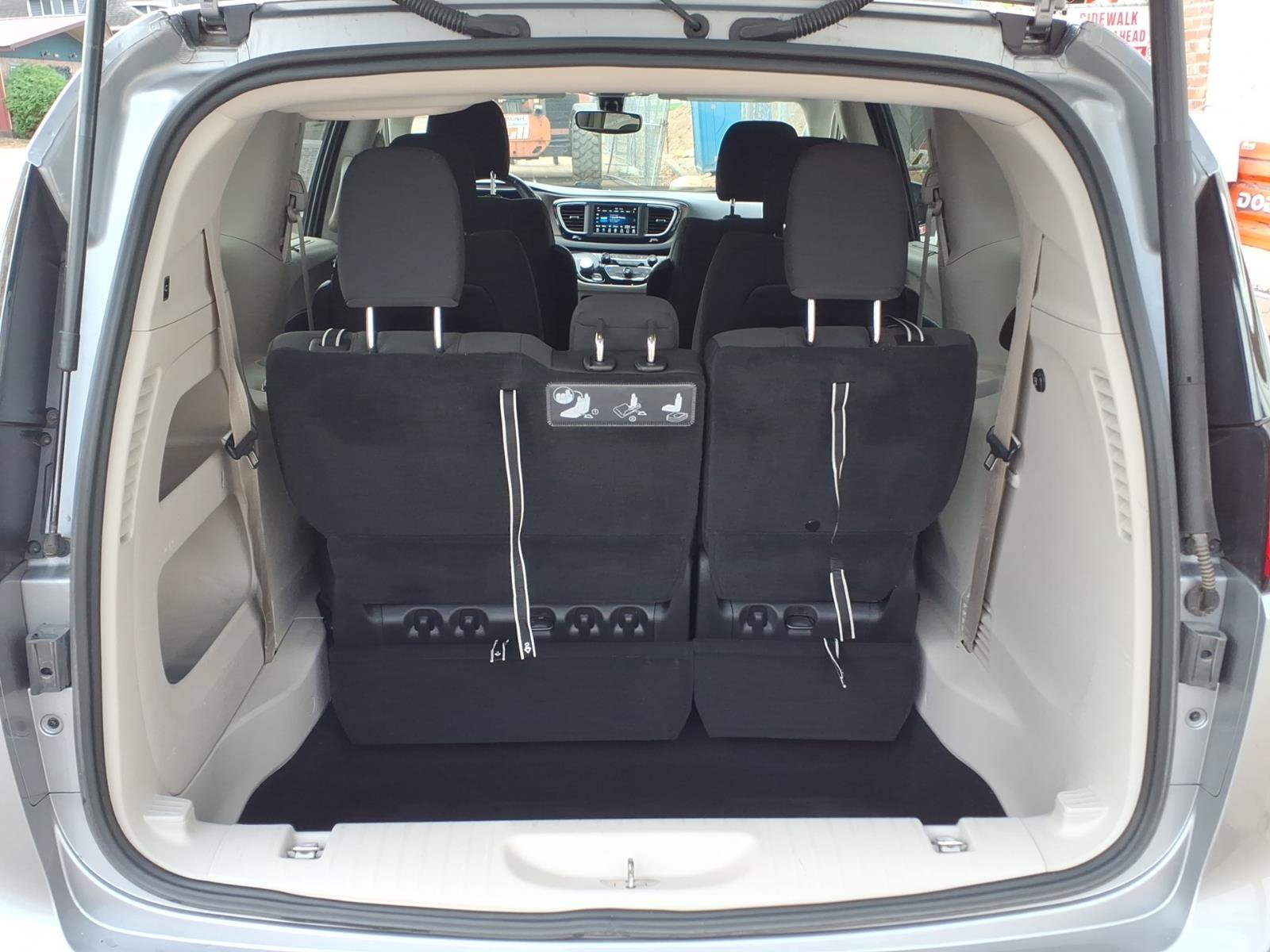 Used 2019 Chrysler Pacifica Touring Plus w/ Cold Weather Group FWD image 20