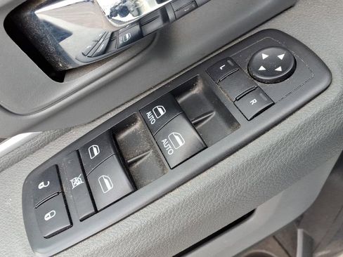 Used 2018 RAM 1500 Classic SLT image 17