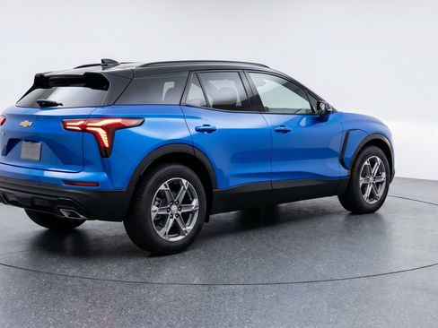 Used 2025 Chevrolet Blazer LT FWD image 9