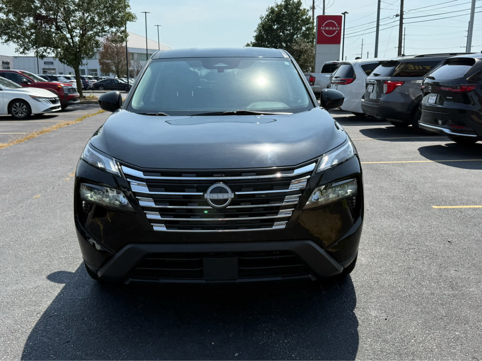 Used 2024 Nissan Rogue SV AWD/4WD image 2