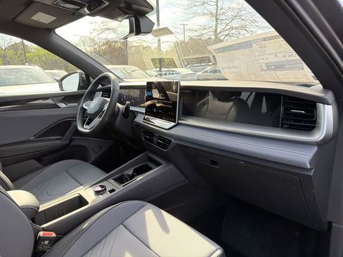 New 2026 Volkswagen Tiguan SE R-Line FWD image 19