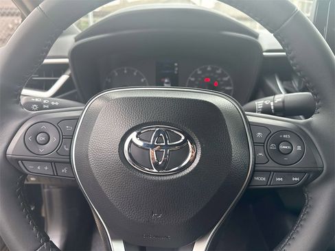 Used 2025 Toyota Corolla SE image 15