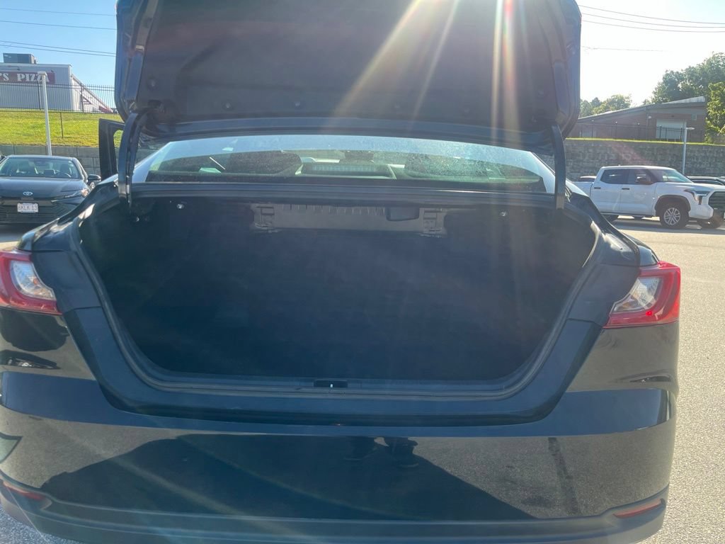 Used 2025 Toyota Camry LE FWD image 5