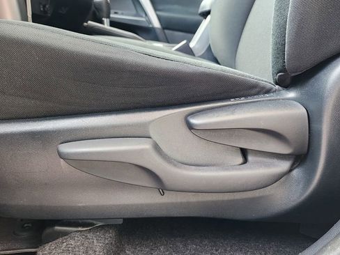 Used 2018 Toyota RAV4 LE image 16