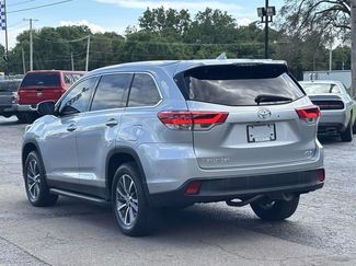 Used 2019 Toyota Highlander XLE FWD video 2