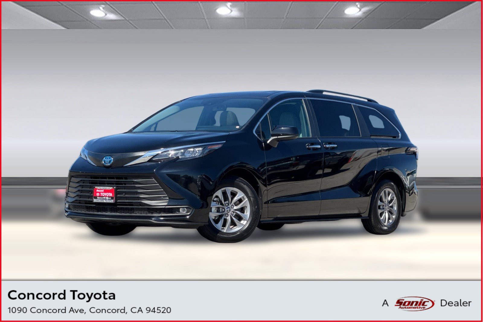 Used 2025 Toyota Sienna XLE FWD image 1
