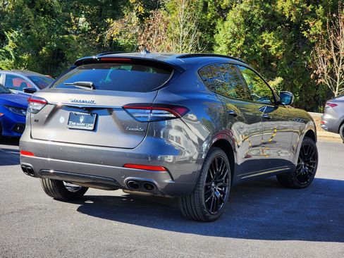 Used 2021 Maserati Levante AWD/4WD image 3