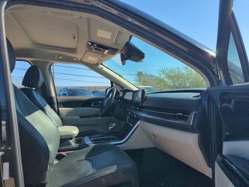 Used 2023 Kia Carnival SX Prestige image 16