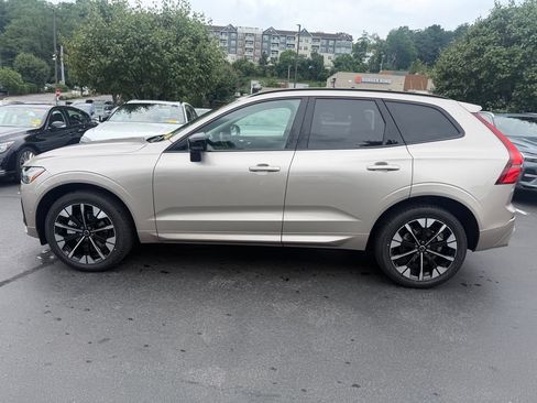 Used 2026 Volvo XC60 B5 Plus w/ Climate Package AWD/4WD image 3