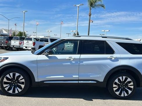 Certified 2025 Ford Explorer Platinum w/ LUX Leather Package AWD/4WD image 7