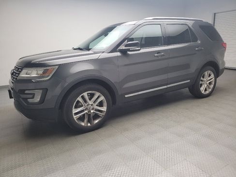 Used 2016 Ford Explorer XLT w/ Equipment Group 202A AWD/4WD image 2