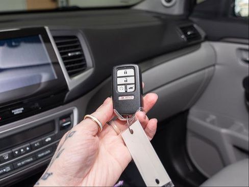 Used 2017 Honda Pilot EX-L image 11