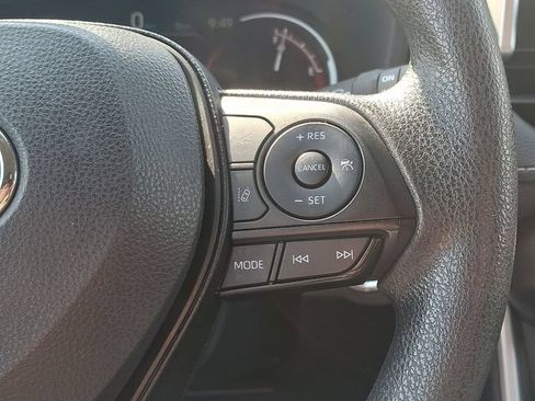 Used 2025 Toyota RAV4 XLE AWD/4WD image 21