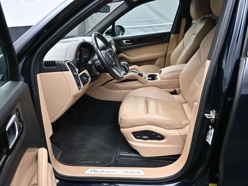 Used 2022 Porsche Cayenne AWD/4WD image 10