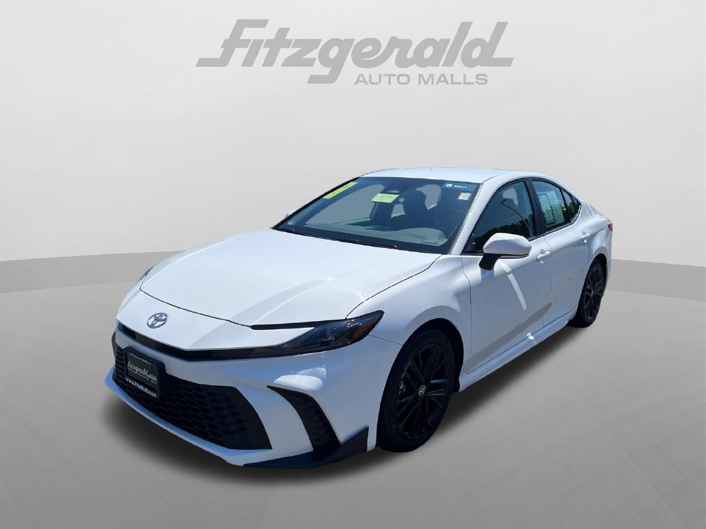 Used 2025 Toyota Camry SE FWD image 2