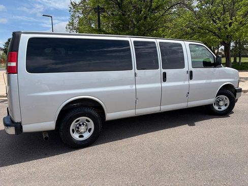 Used 2018 Chevrolet Express 3500 LT w/ LT Preferred Equipment Group RWD image 4