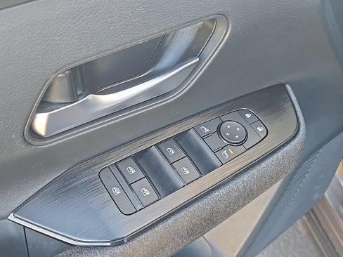 Used 2025 Nissan Kicks SV AWD/4WD image 12