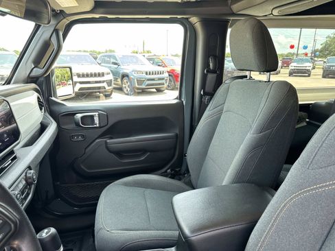 Used 2025 Jeep Wrangler Sport AWD/4WD image 15