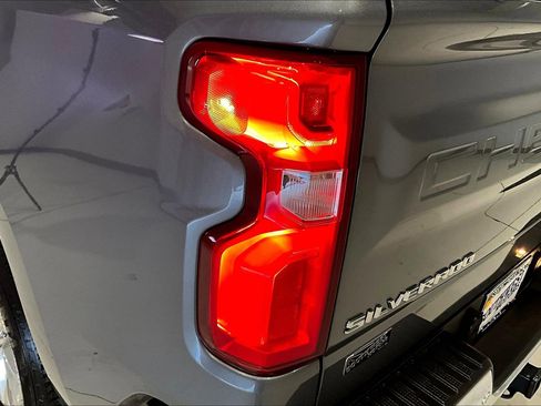Used 2022 Chevrolet Silverado 1500 LTZ w/ LTZ Premium Package AWD/4WD image 24