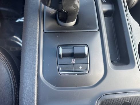 Used 2023 GMC Sierra 1500 AT4 w/ Technology Package AWD/4WD image 29