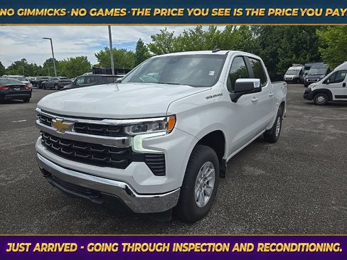 Used 2025 Chevrolet Silverado 1500 LT AWD/4WD image 3