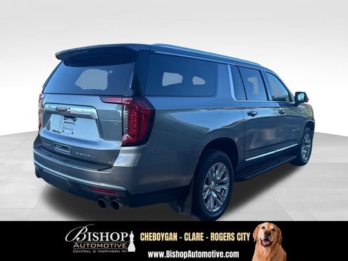 Used 2022 GMC Yukon XL Denali w/ Advanced Technology Package AWD/4WD image 11