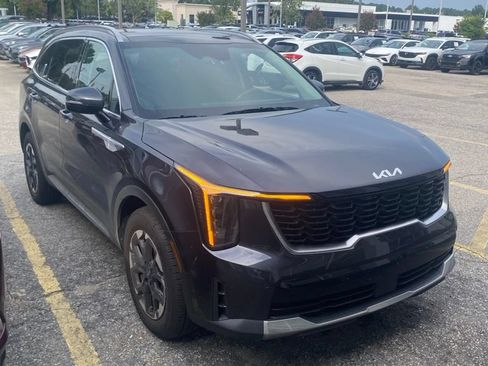 Used 2025 Kia Sorento S w/ Panoramic Sunroof Package FWD image 2