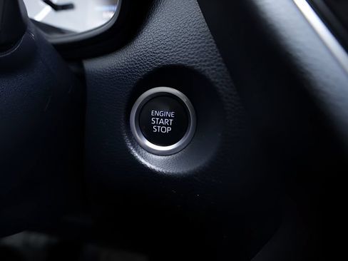 Certified 2022 Toyota Corolla Cross LE AWD/4WD image 33