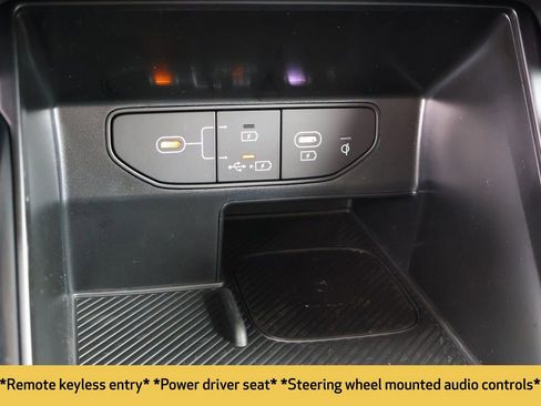 Used 2025 Kia Sorento S image 9