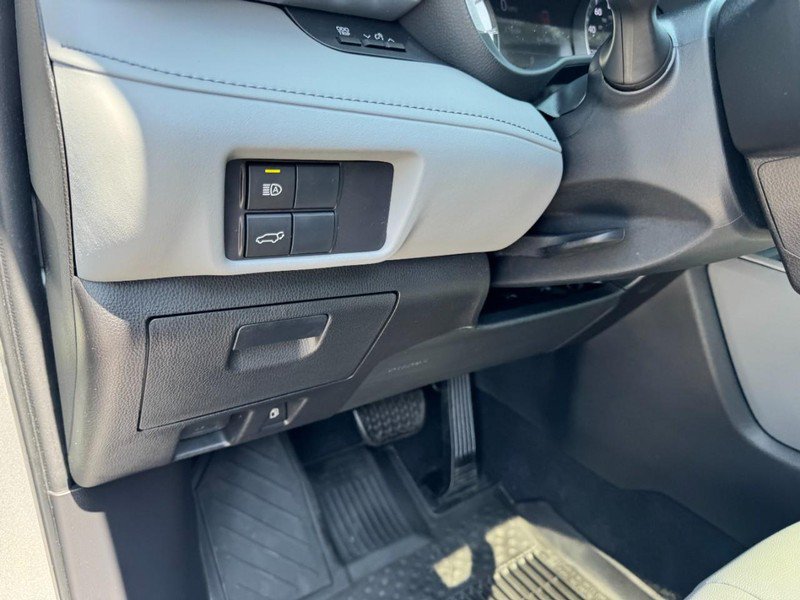 Used 2022 Toyota Highlander XLE AWD/4WD image 14