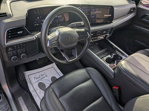 Used 2025 Chevrolet Suburban Z71 image 13