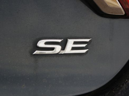 Used 2016 Toyota Camry SE image 17