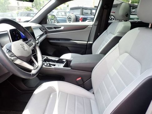 Used 2024 Volkswagen Atlas Cross Sport SEL R-Line AWD/4WD image 11