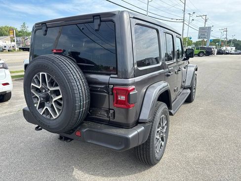 New 2026 Jeep Wrangler Unlimited Sahara AWD/4WD image 5