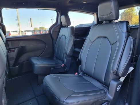 New 2026 Chrysler Pacifica Select w/ S Appearance Package image 20