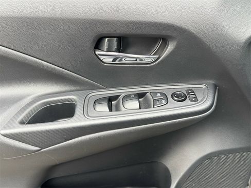 Used 2023 Nissan Versa SV image 12