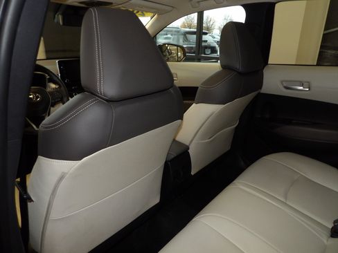 Used 2022 Toyota Corolla Cross XLE image 22