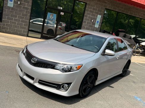 Used 2013 Toyota Camry SE FWD image 6