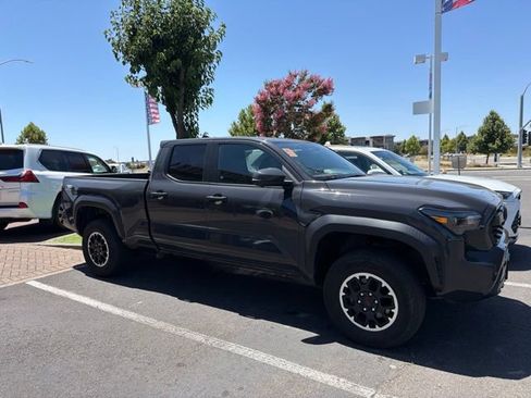 Used 2024 Toyota Tacoma TRD Off-Road w/ TRD Off Road Premium Package AWD/4WD image 3