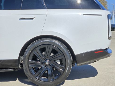 Used 2023 Land Rover Range Rover SE image 13