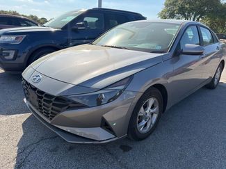 Used 2023 Hyundai Elantra SE video 1