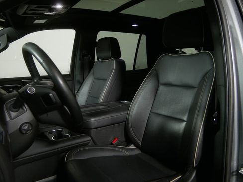 Used 2023 GMC Yukon SLT w/ SLT Premium Package AWD/4WD image 11
