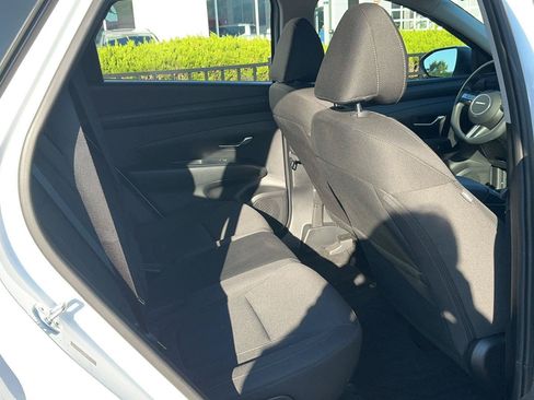 Used 2025 Hyundai Tucson SE AWD/4WD image 32