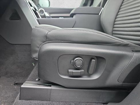 New 2026 Land Rover Discovery Limited Edition image 27