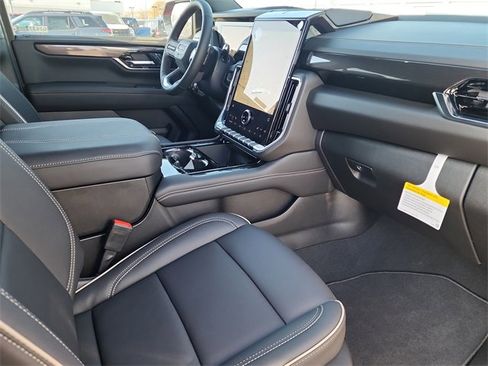 New 2026 GMC Yukon XL Elevation image 17