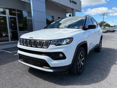 Certified 2025 Jeep Compass Limited AWD/4WD image 3