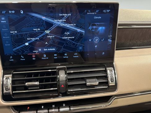 Used 2024 Lincoln Navigator Premiere AWD/4WD image 16