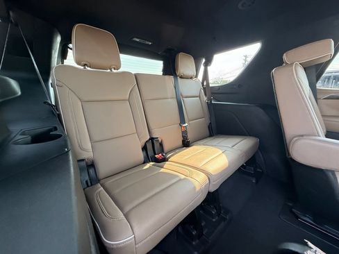 Used 2024 Chevrolet Tahoe Premier AWD/4WD image 22